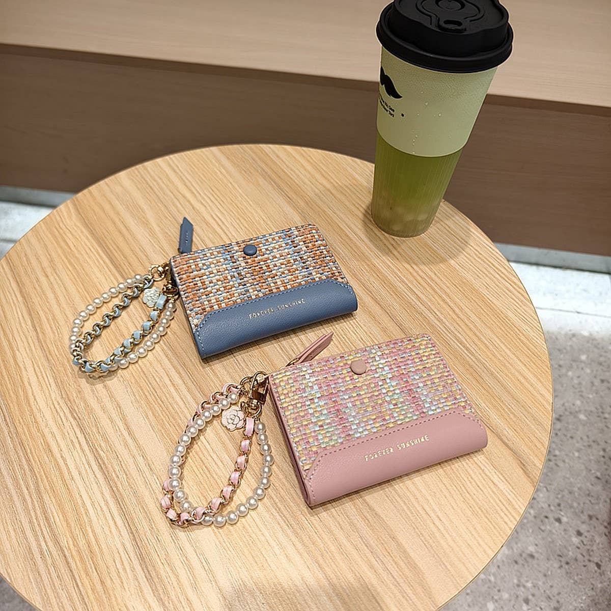 Textured Bow Pendant Bifold Wallet_Cwab06237