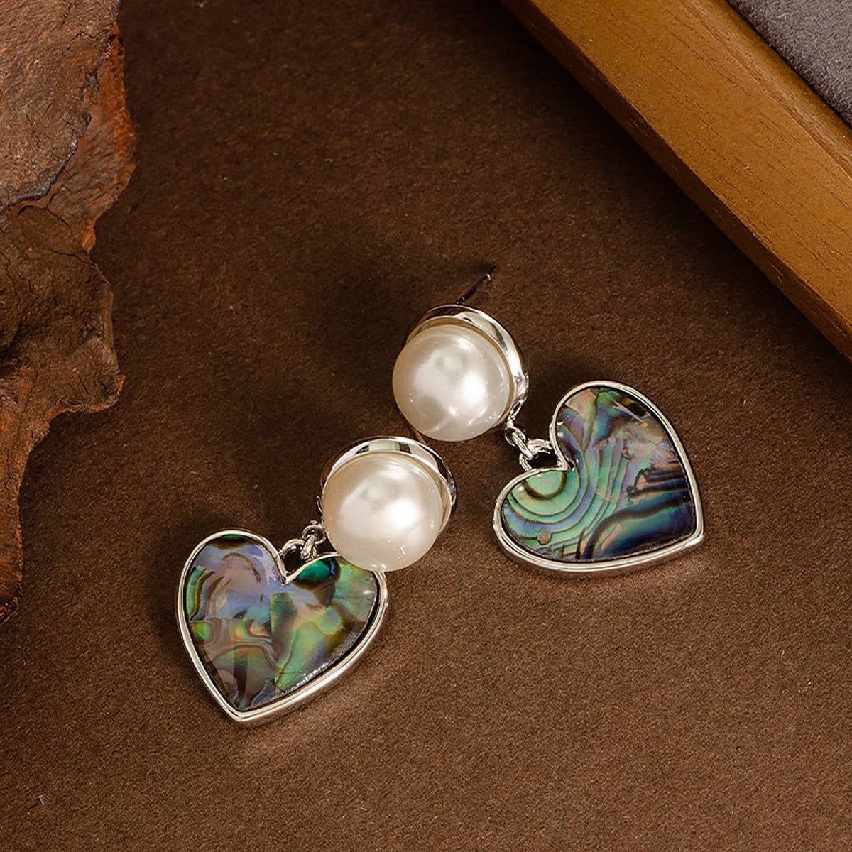 NATURAL ABALONE HEART HEART EARRINGS PEARL EARRINGS_CWMM4355