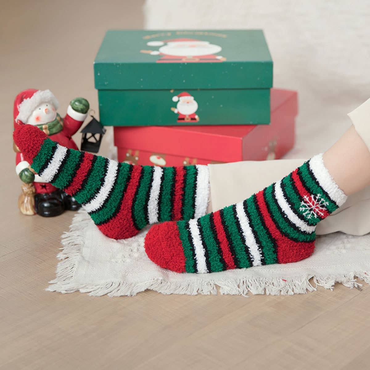 CHRISTMAS EMBROIDERY COZY SOCKS FOR WOMEN_CWMS0200