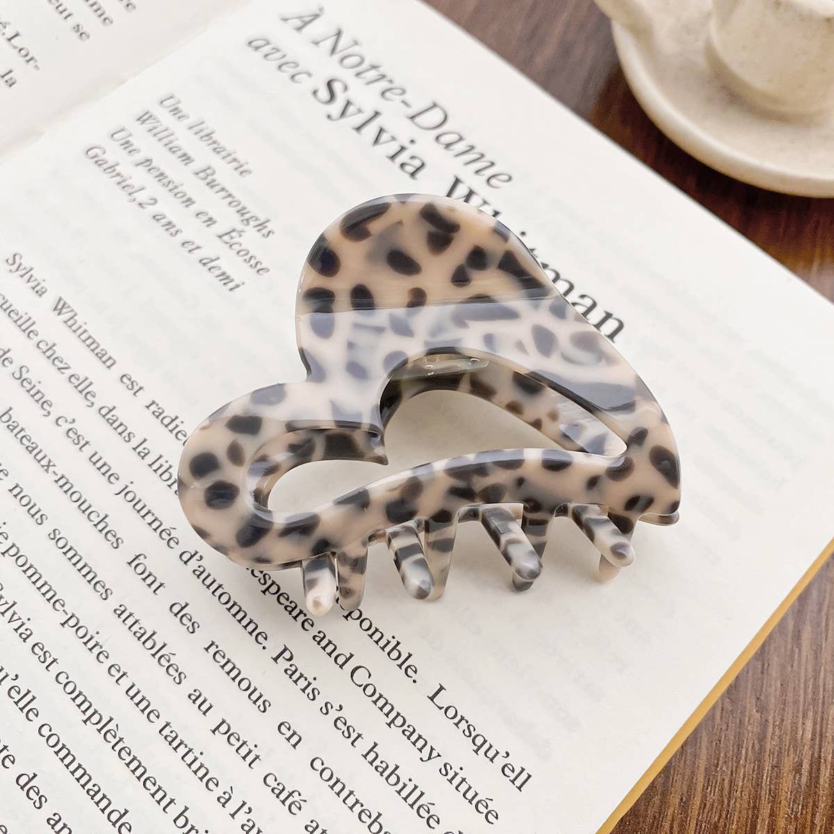 SWEET HEART HAIR CLAW CHIC ACETATE BUN CLIP_CWAHA0733