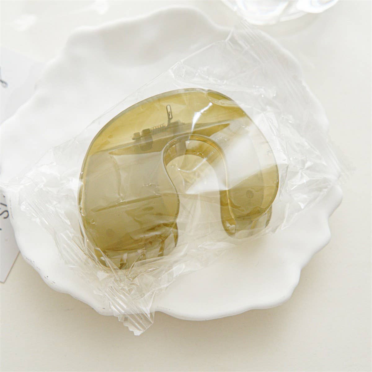 HAIR CLAW CLIP ELEGANT MINIMALIST DESIGN_CWAHA1960