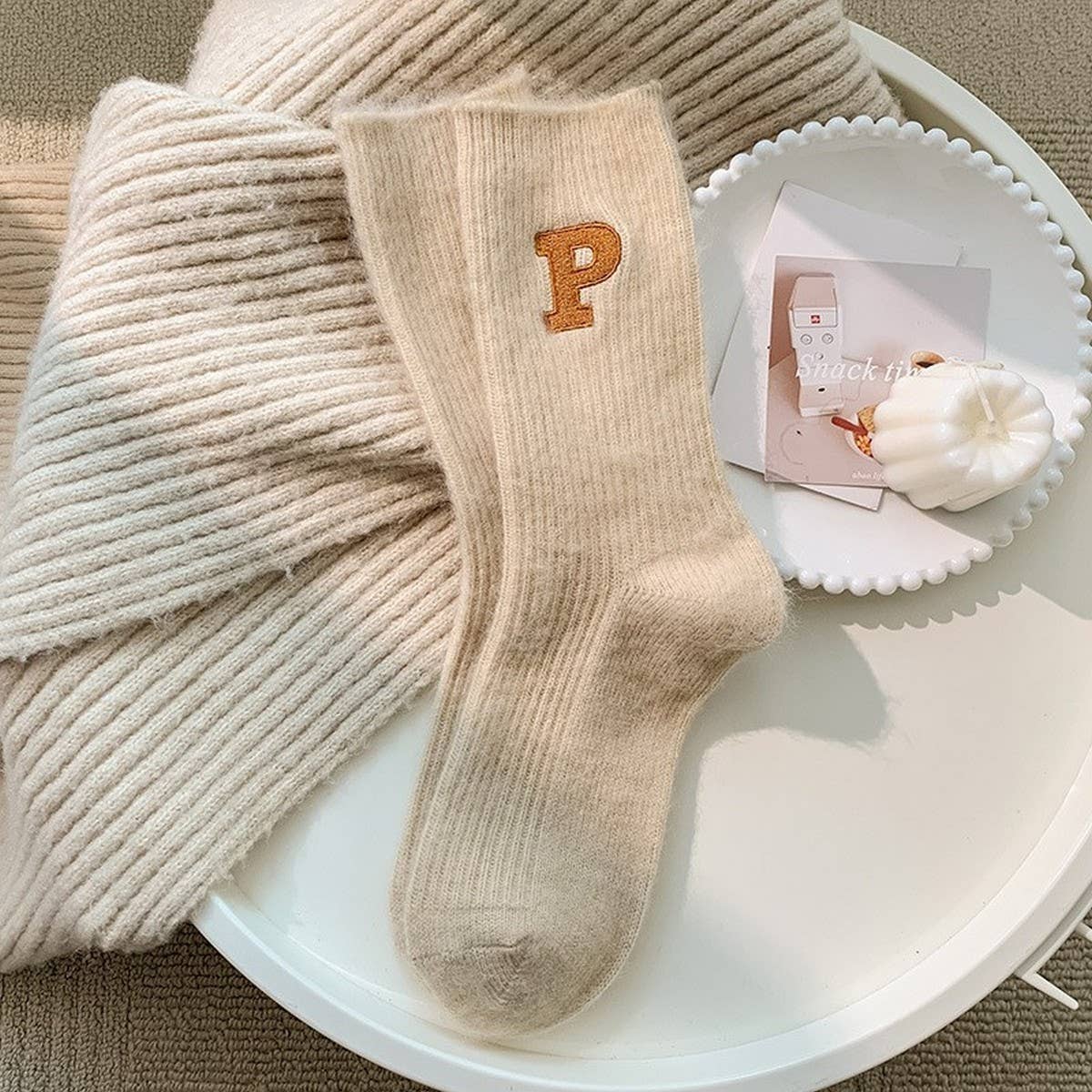 AUTUMN AND WINTER WARM LETTER P MID TUBE SOCKS_CWMS1059