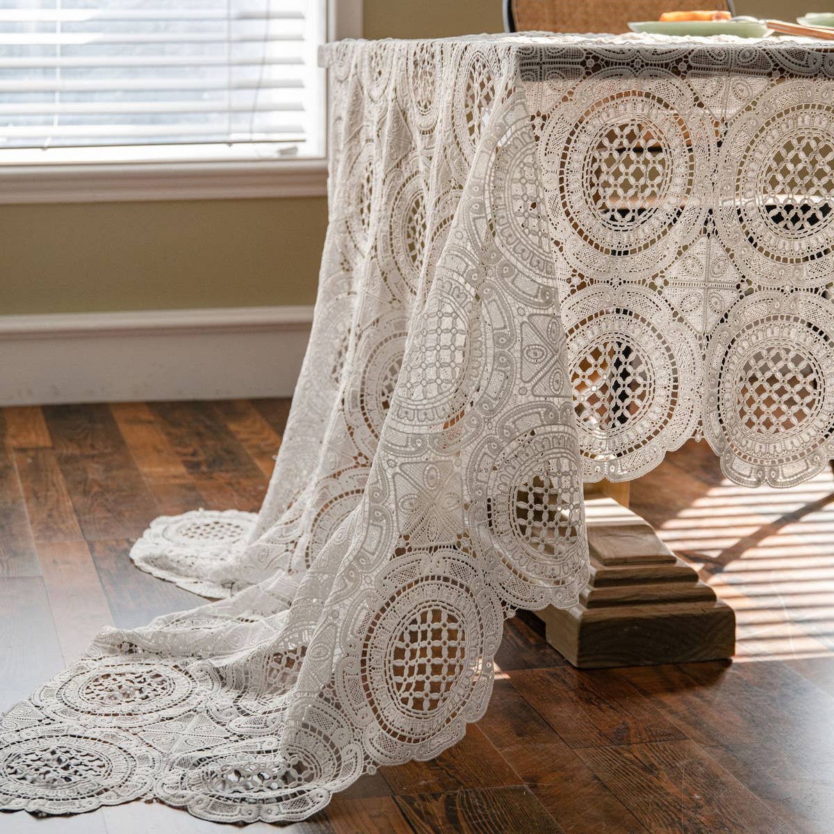 Water-Soluble Embroidered Lace Hollow Tablecloth_Cwmm0955