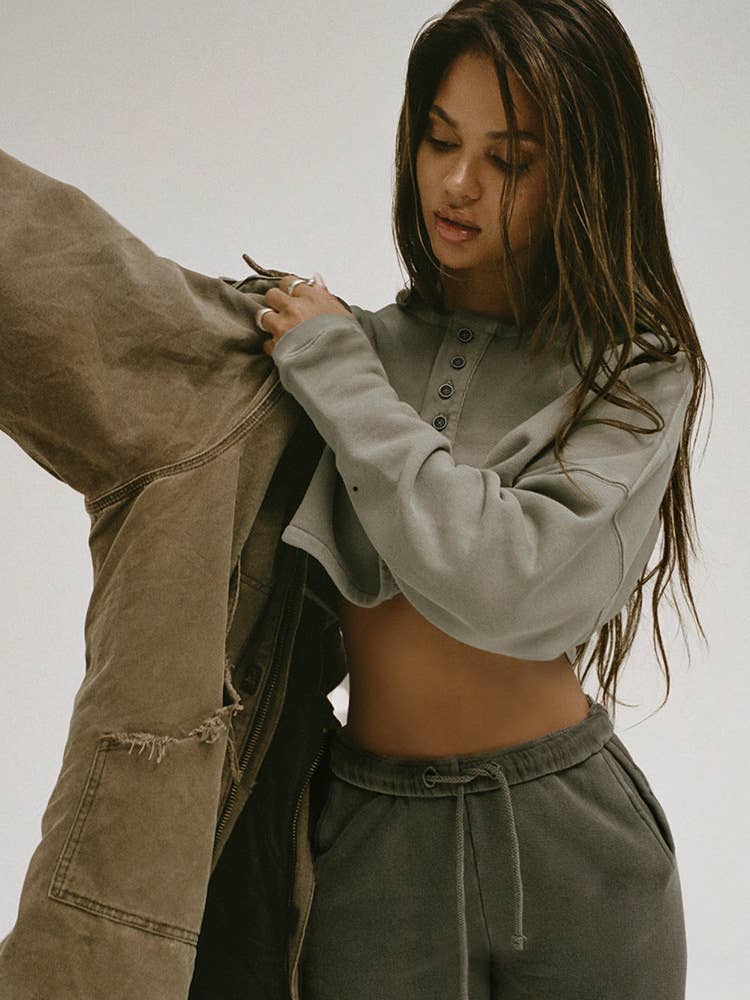 Solid-Color Bat-Sleeved Short Sweatshirt