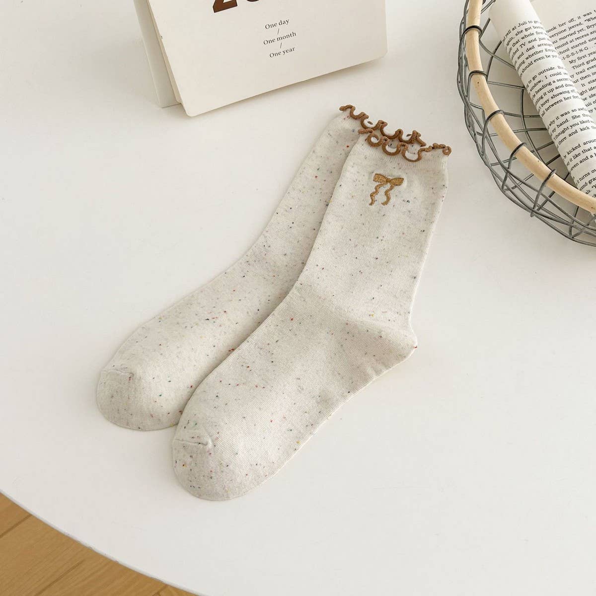 RUFFLE BOWS EMBROIDERED SOCKS FOR WOMEN_CWMS1349