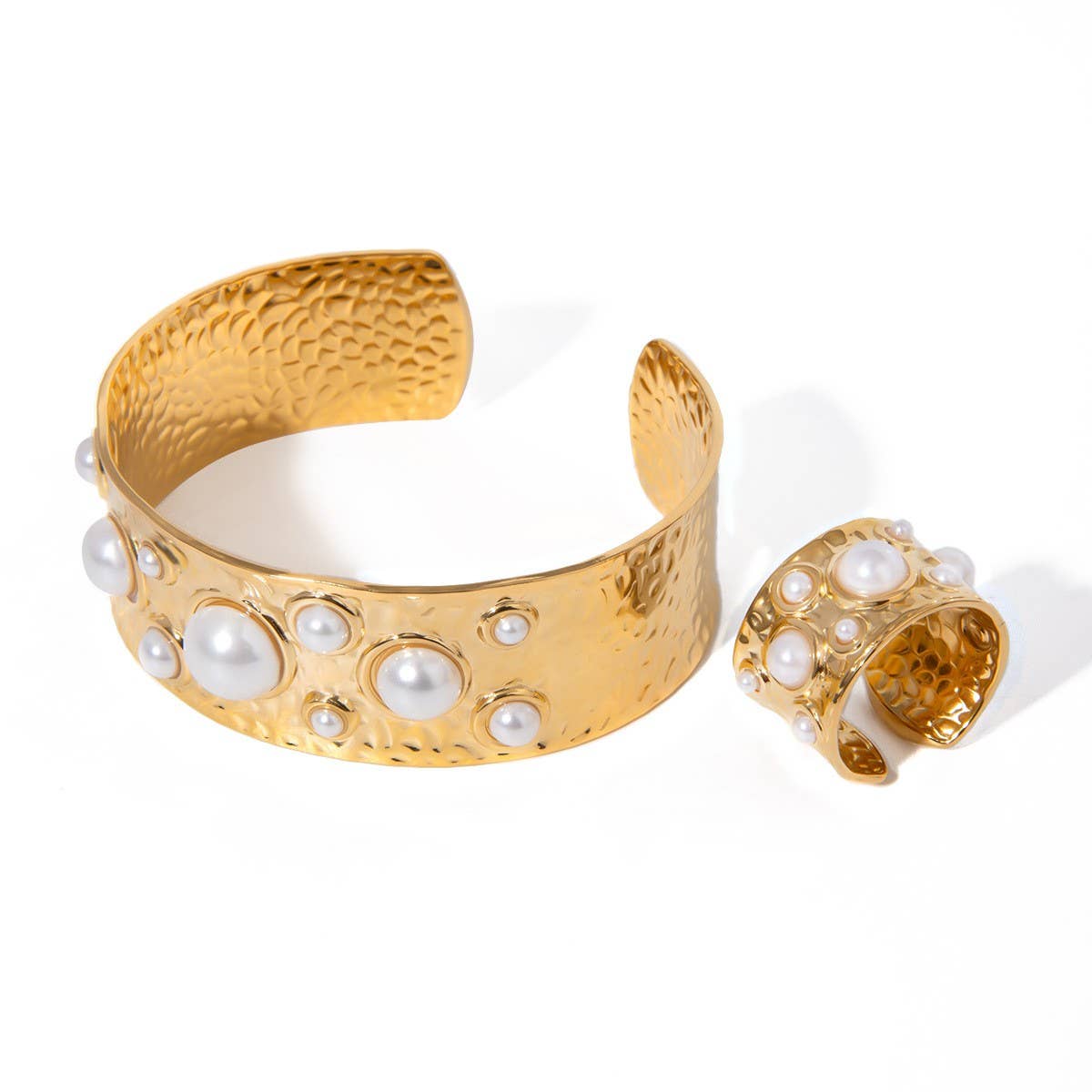 18K GOLD PEARL HAMMERED OPEN CUFF BRACELET_CWAJE4886