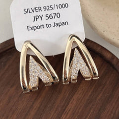 MINIMALIST V SHAPED EARRINGS_CWAJE1415