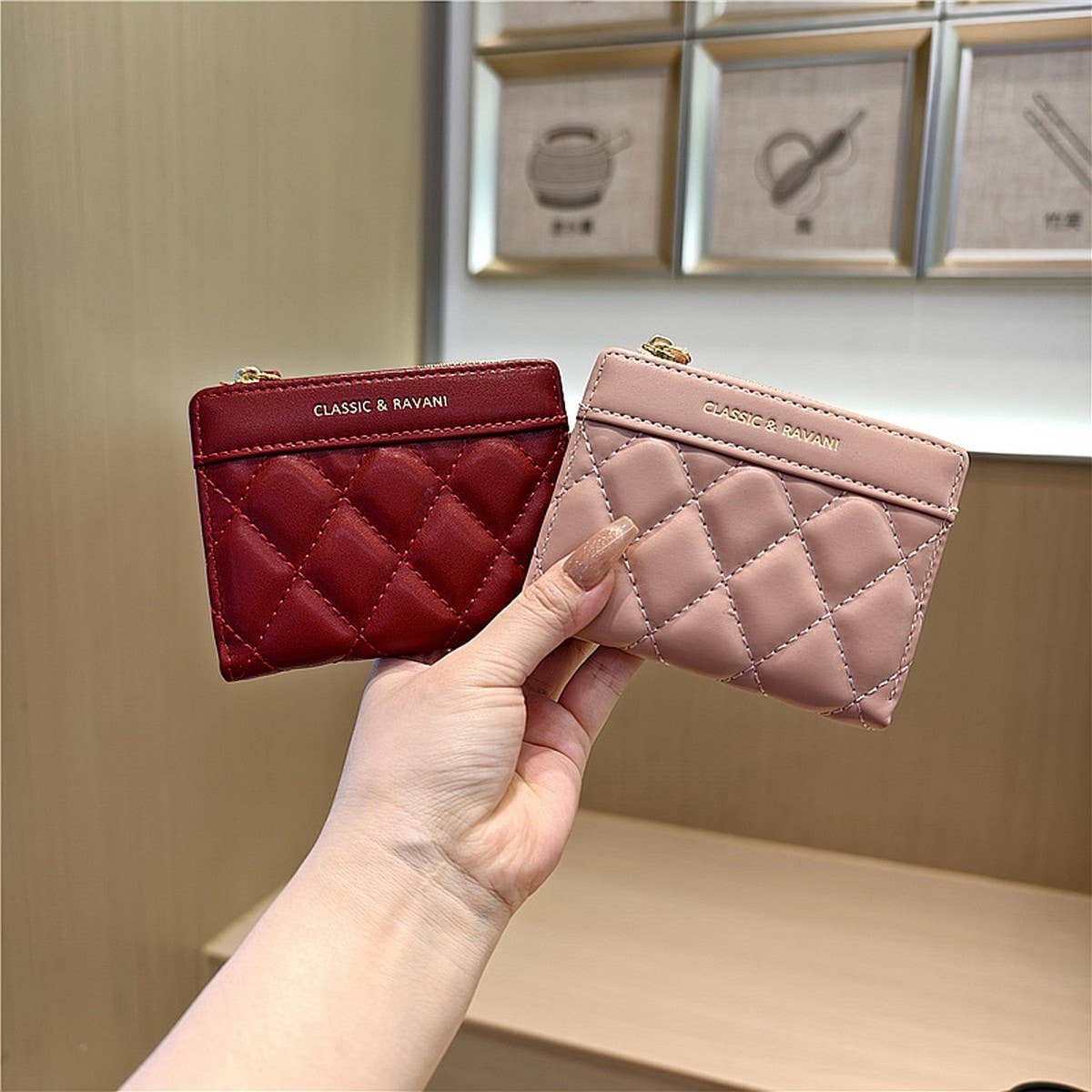 Minimalist Quilted Bifold Wallet With Card Slots_Cwab06231