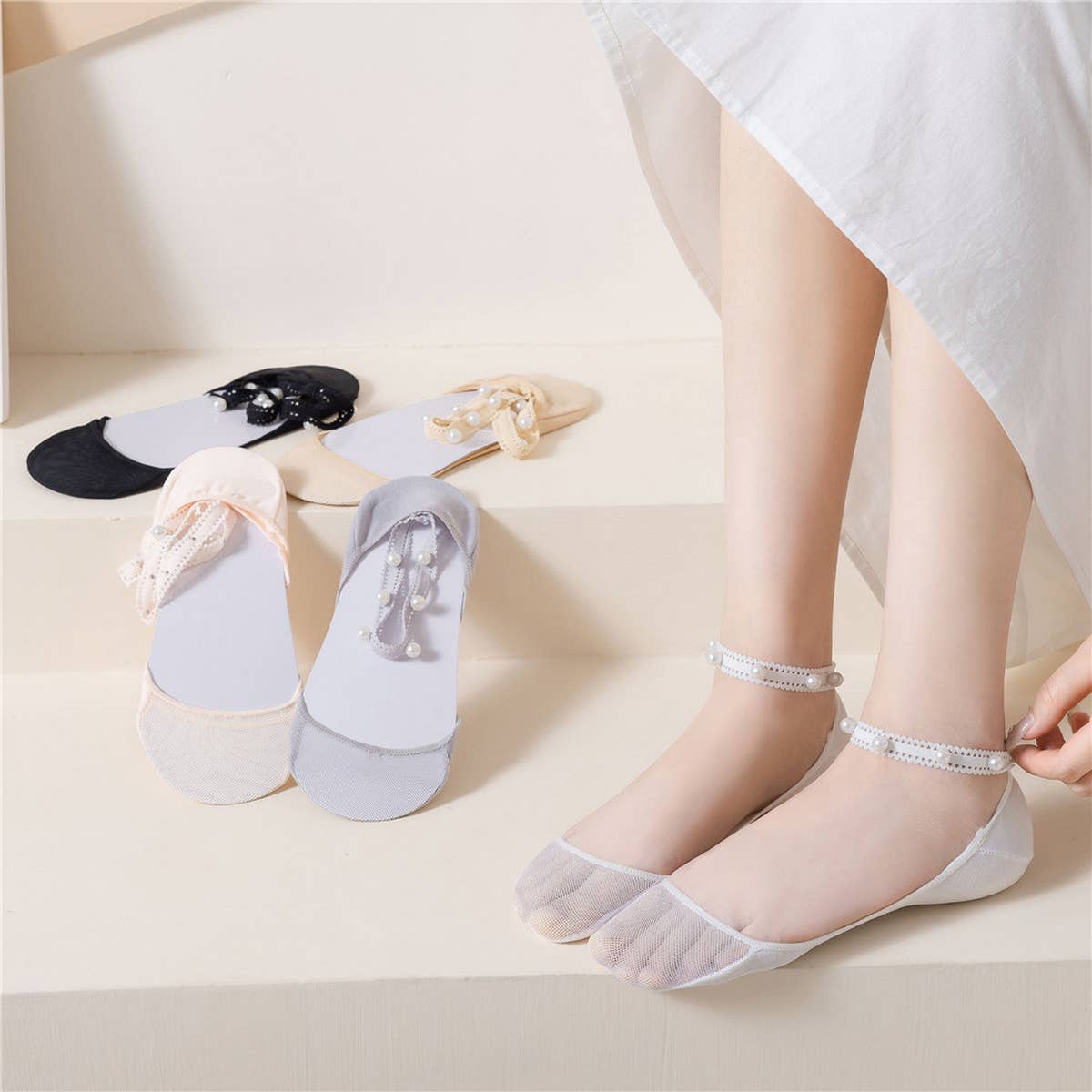Women Pearl Lace Solid Color Invisible Socks_Cwms0495