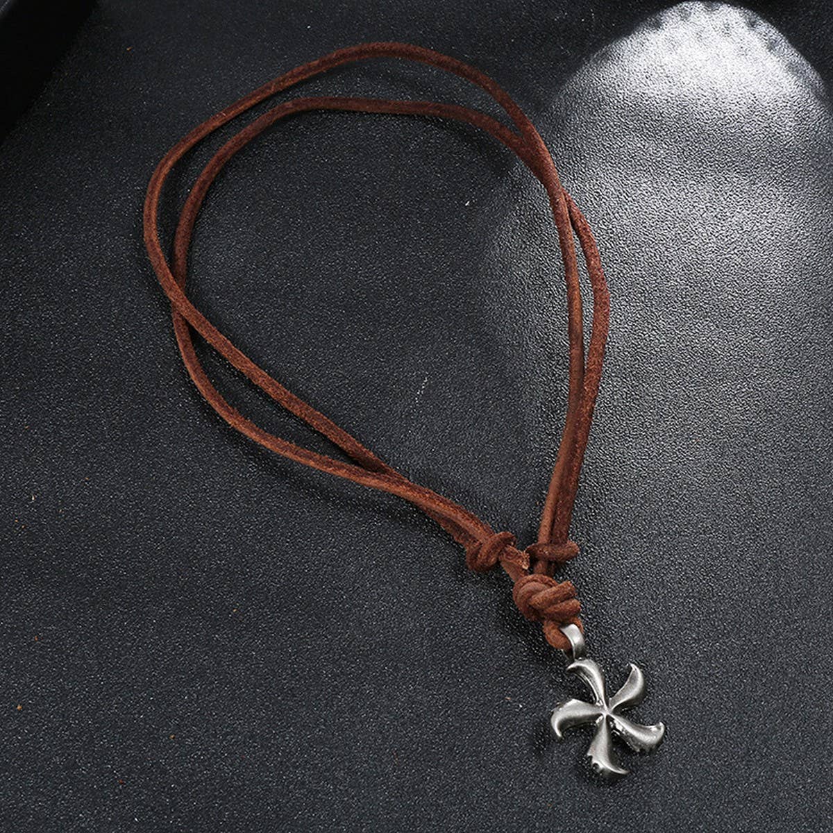 MENS VINTAGE BEACH STYLE COWHIDE NECKLACE_CWMM4609