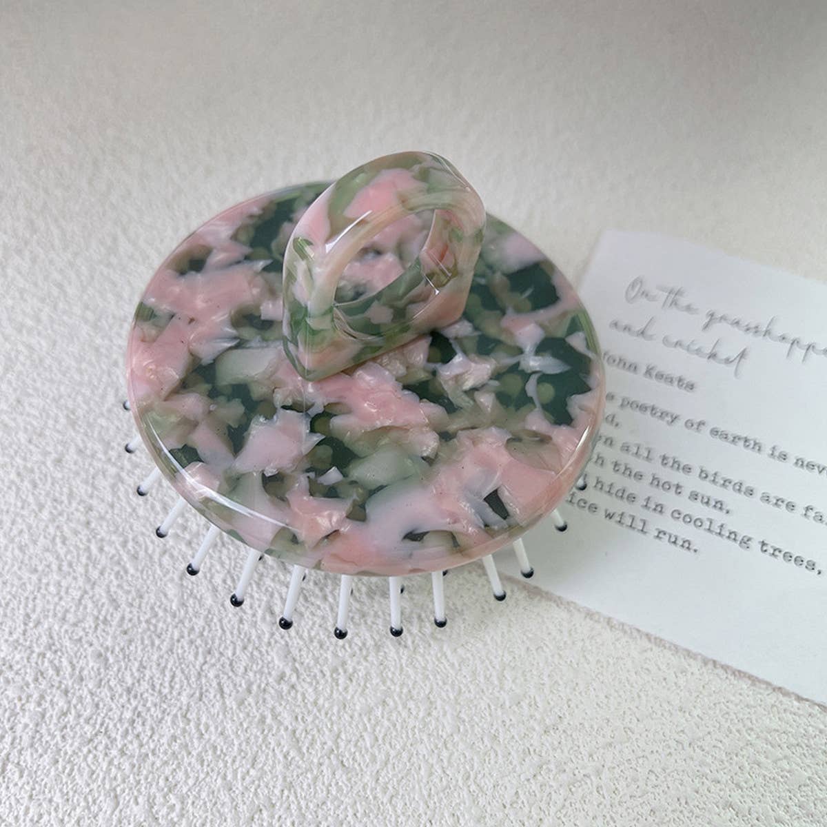 SIMPLE AND PORTABLE MASSAGE COMB_CWMM1083