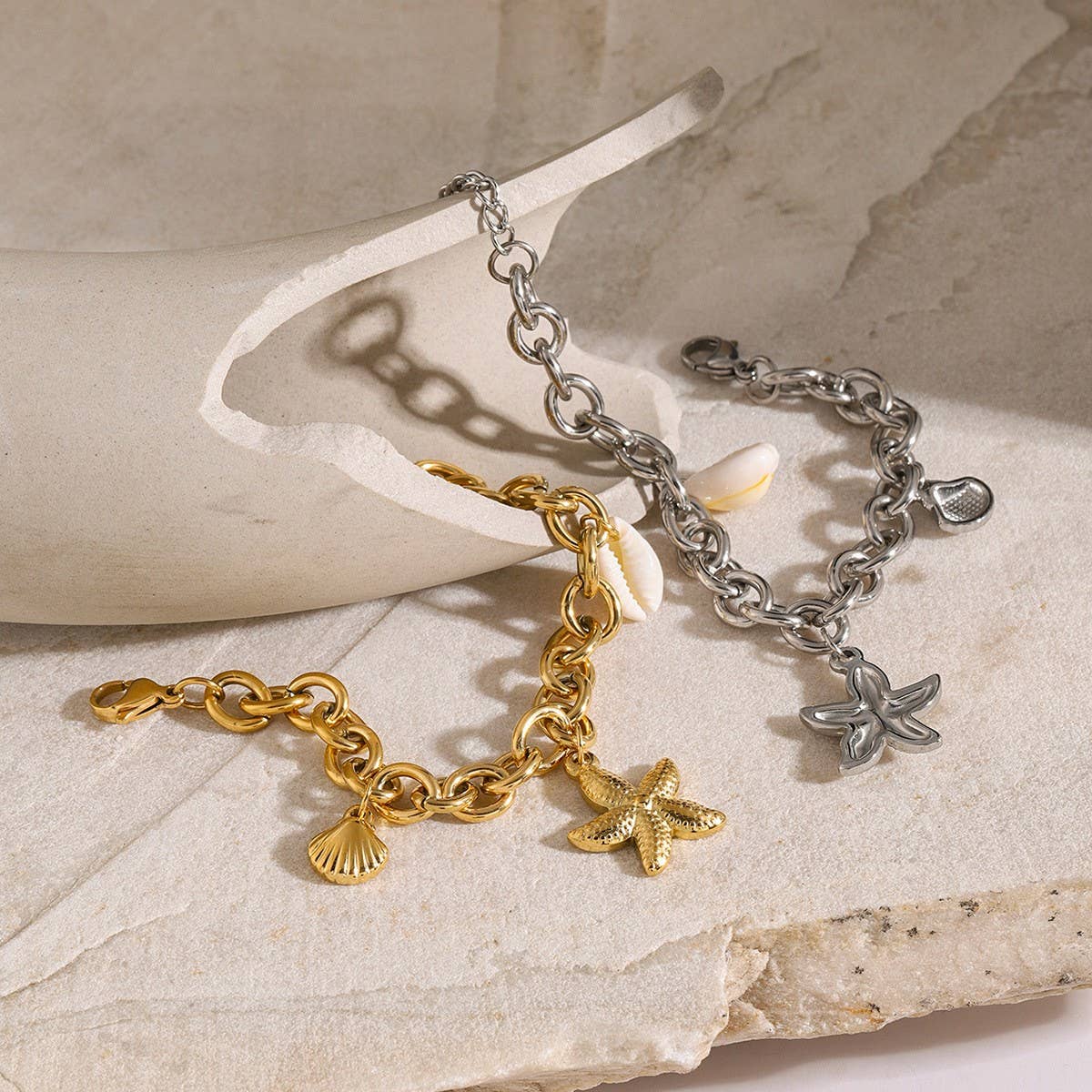 MINIMALIST 18K GOLD STARFISH SHELL CONCH BRACELET_CWAJE4769