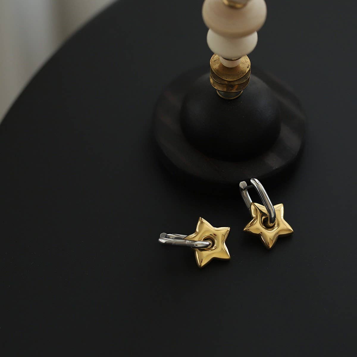 Two-Tone Metal Star Oval Ear Cuff Earrings_cwaje5037