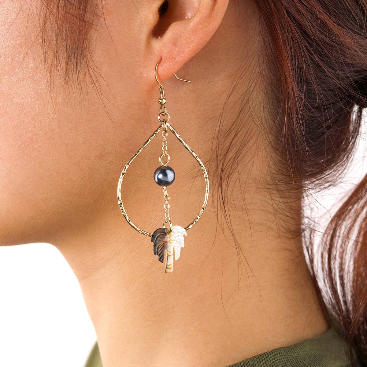 NICHE HOLLOW BLACK SHELL PALM TREE EARRINGS_CWMM4364