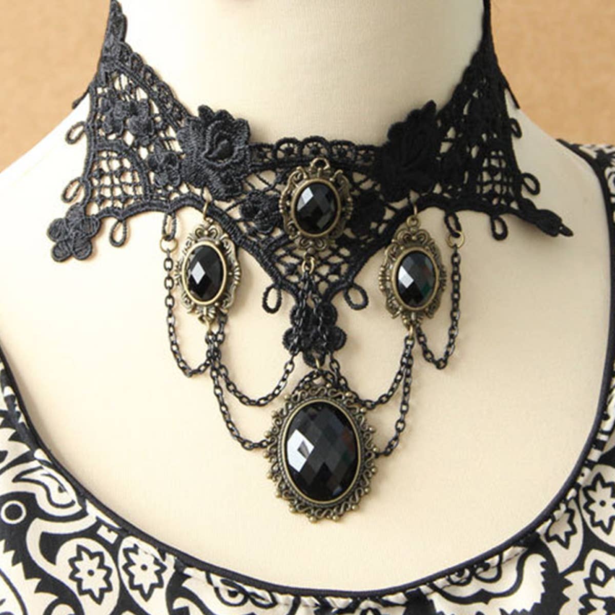 HALLOWEEN RETRO FLOWER CRYSTAL LACE SHORT NECKLACE_CWMM0164