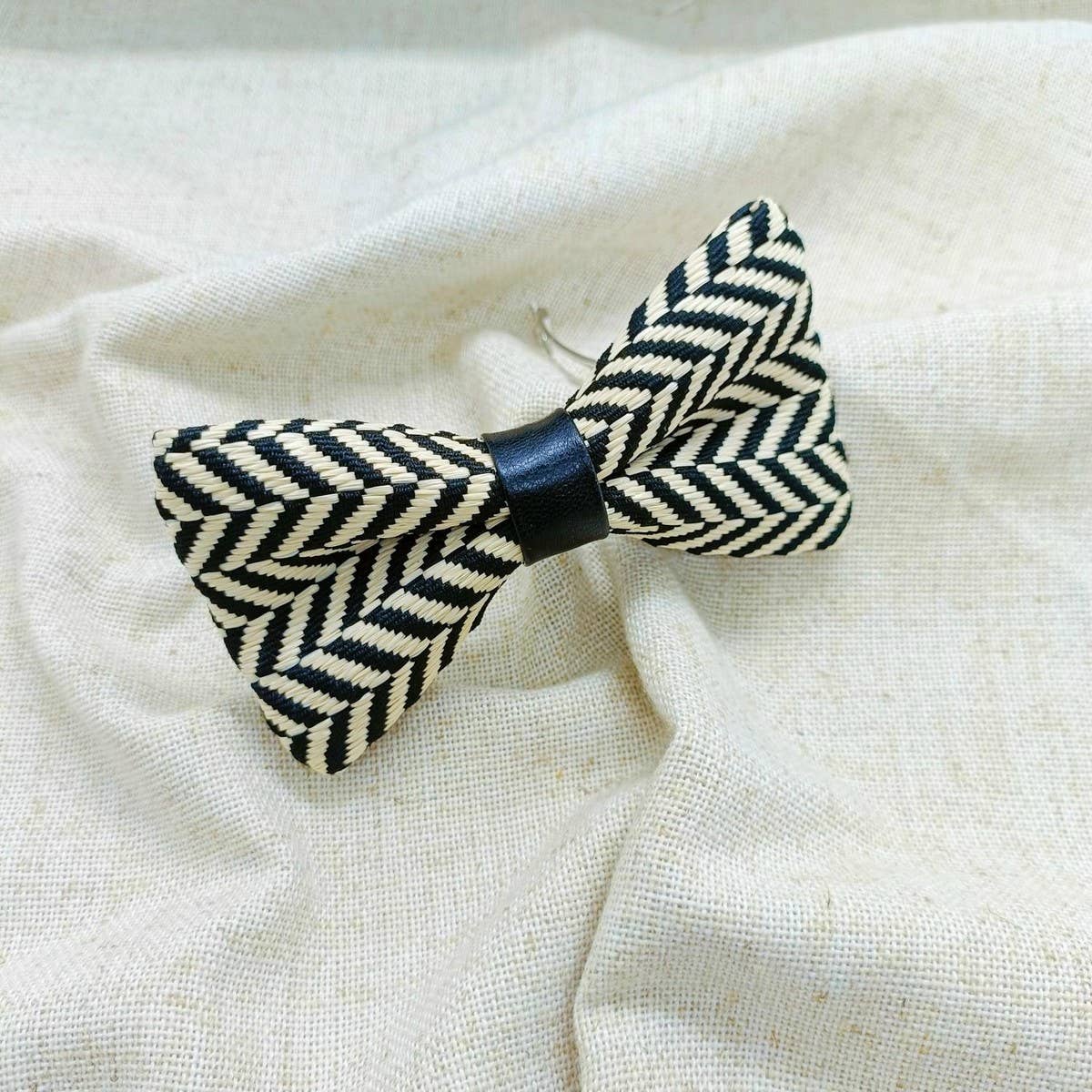 BOHEMIAN RAFFIA WOVEN HERRINGBONE BOW CLIP_CWAHA6348