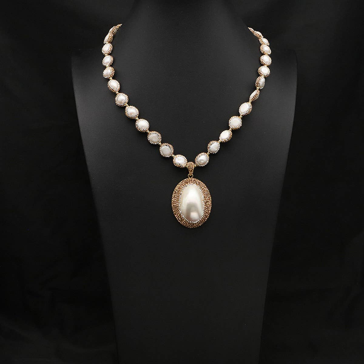 NATURAL FRESHWATER PEARL PETAL NECKLACE_CWAJE3824
