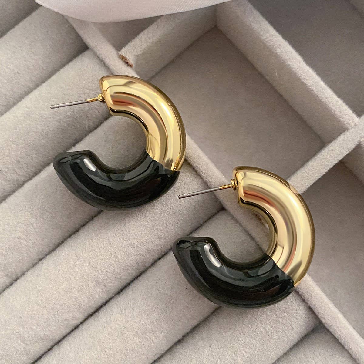 MINIMALIST AND PERSONALIZED MAILLARD RETRO EARRING_CWAJE1144