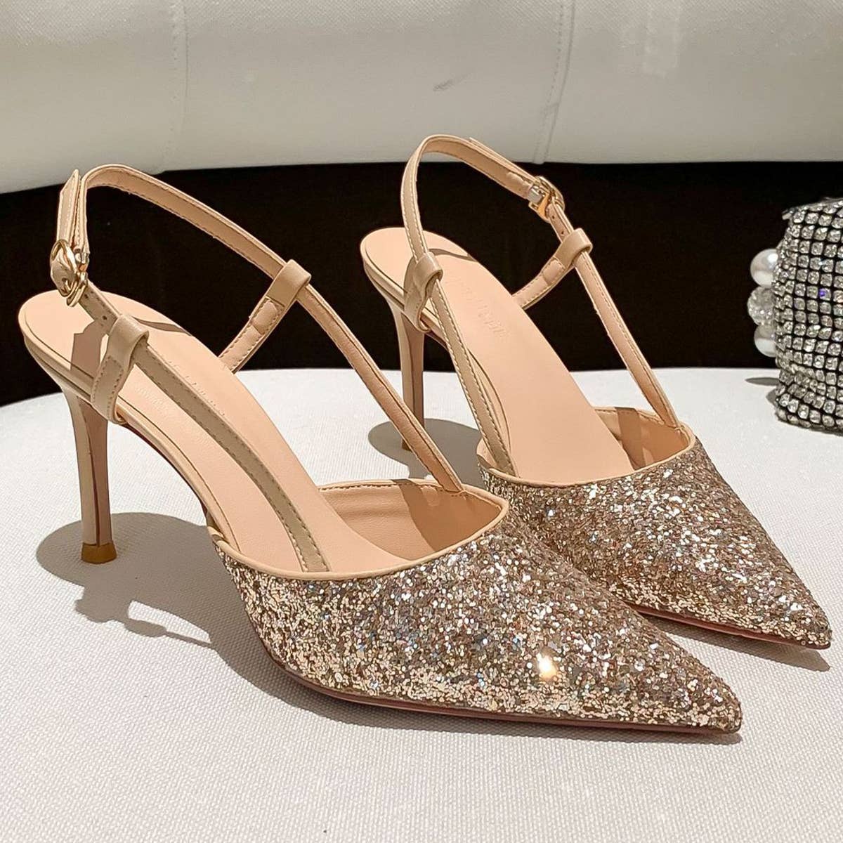 FASHIONABLE MINIMALIST SLIM HEEL HIGH HEELS_CWSHH0026