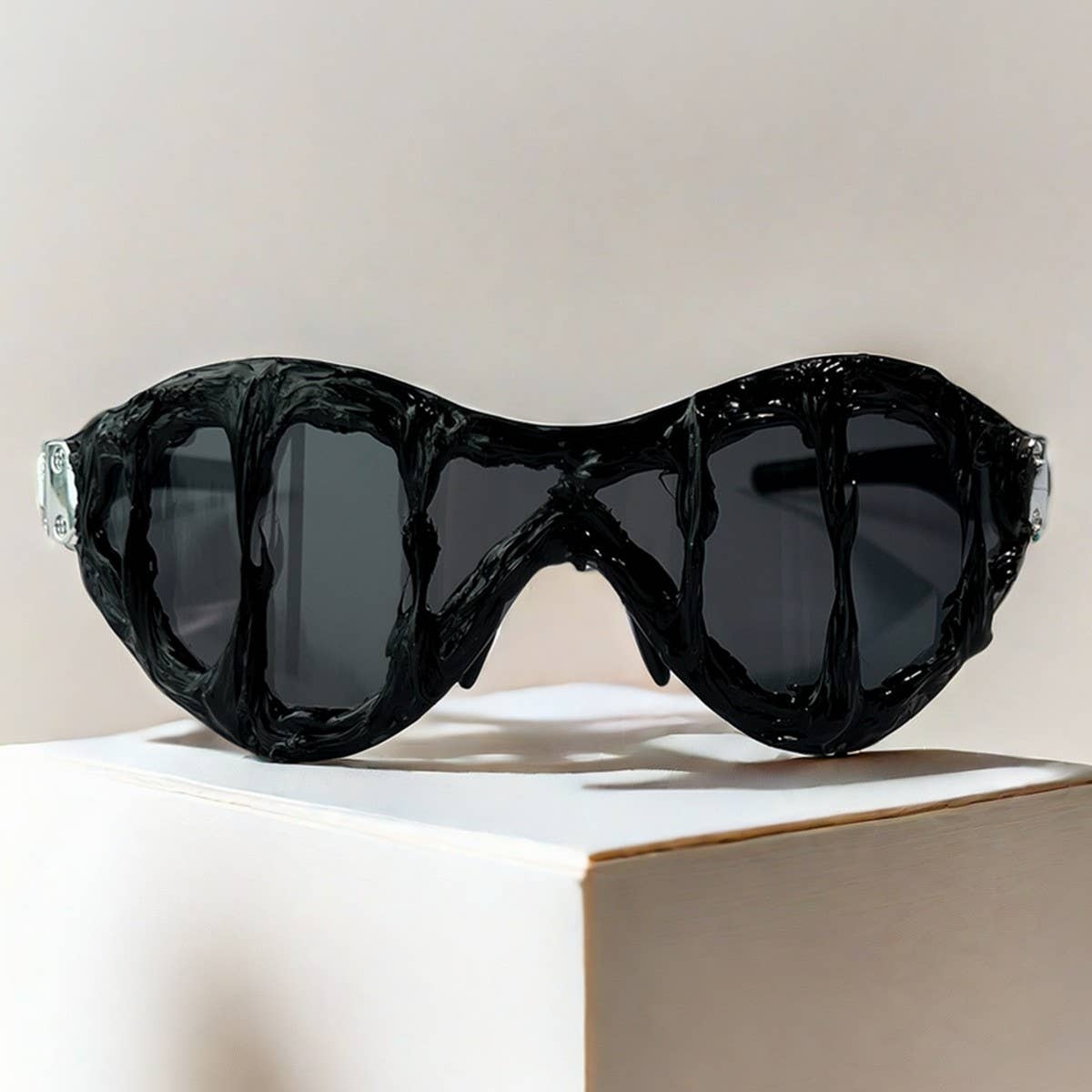 FUTURISTIC SHAPED RIMLESS SUNGLASSES_CWASG0818