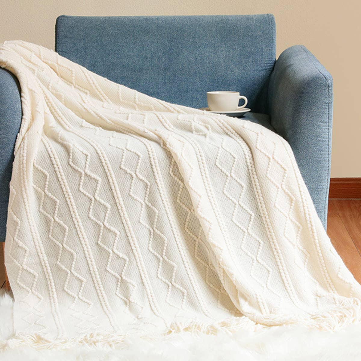 KNITTED WARM BLANKET WITH TASSELS_CWMM0199