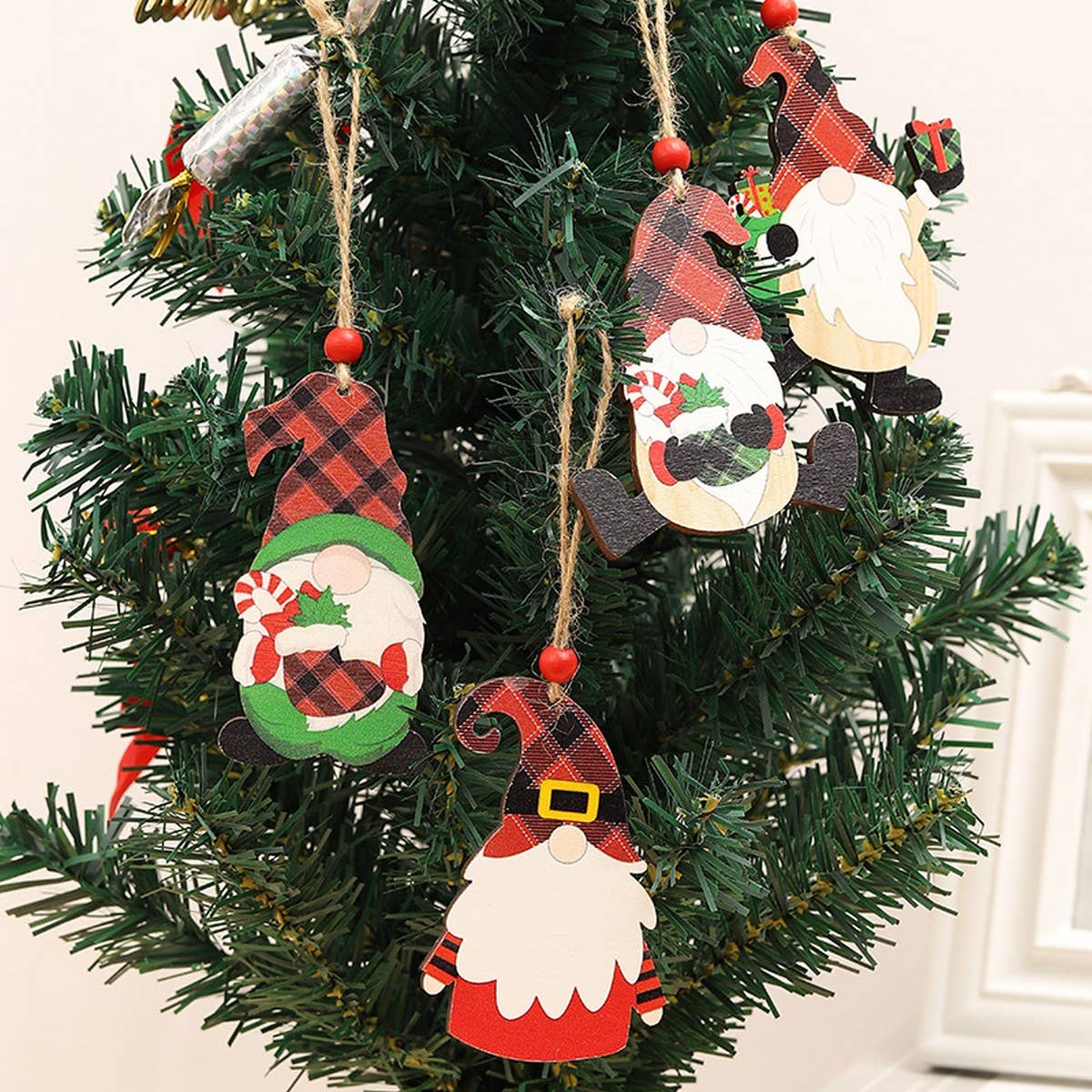 CHRISTMAS DECORATIONS PAINTED WOODEN PENDANTS_CWMM2650