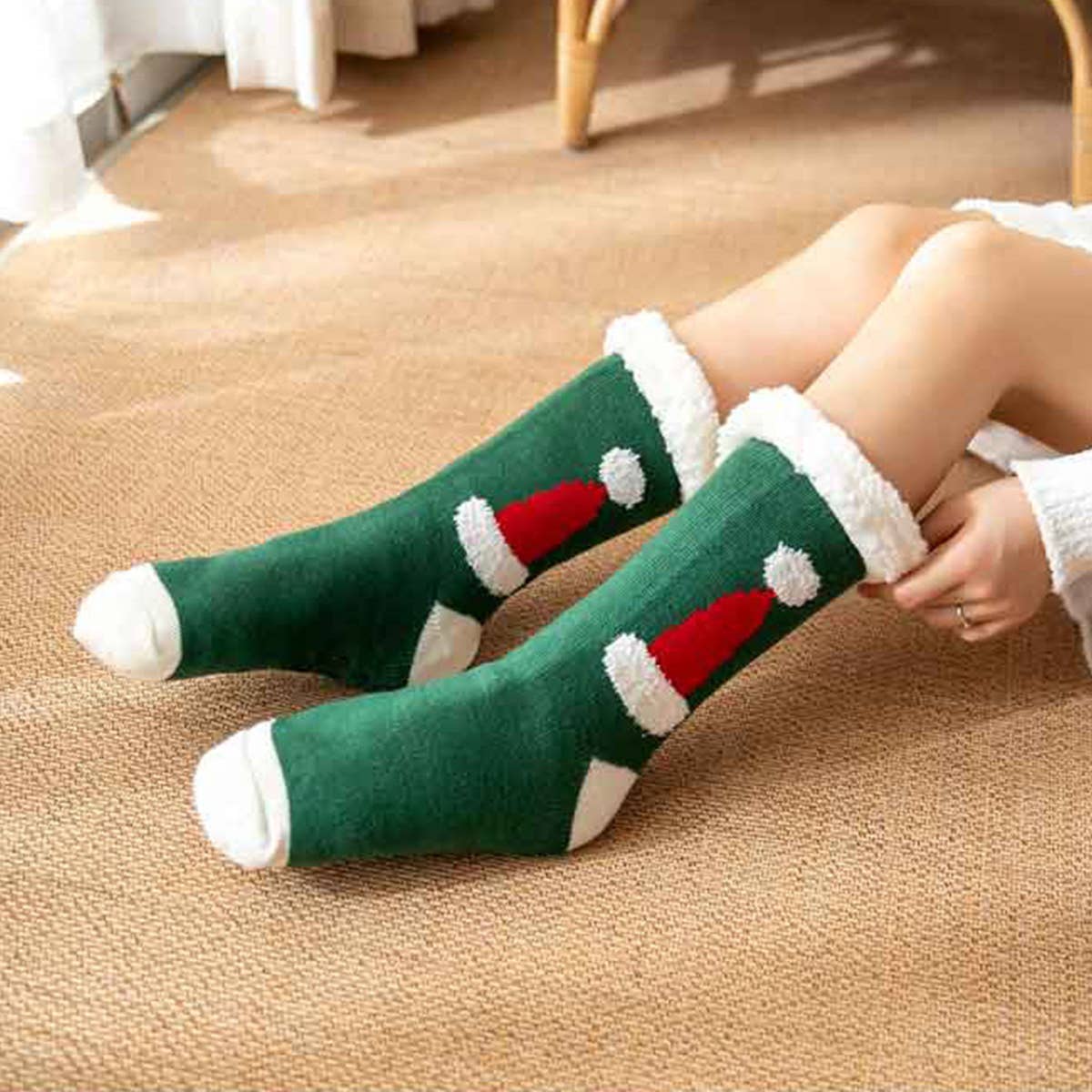 SANTA HAT FUZZY INDOOR SLIPPER SHOES_CWMS0730