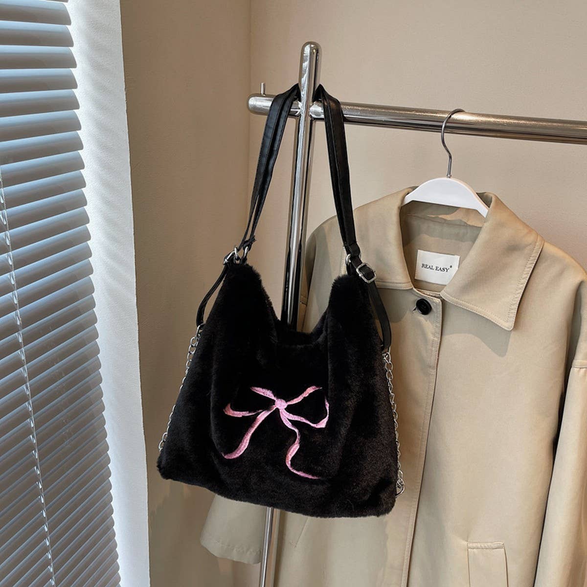 Winter Leisure Bow Large Capacity Backpack Plushbag_Cwab4002