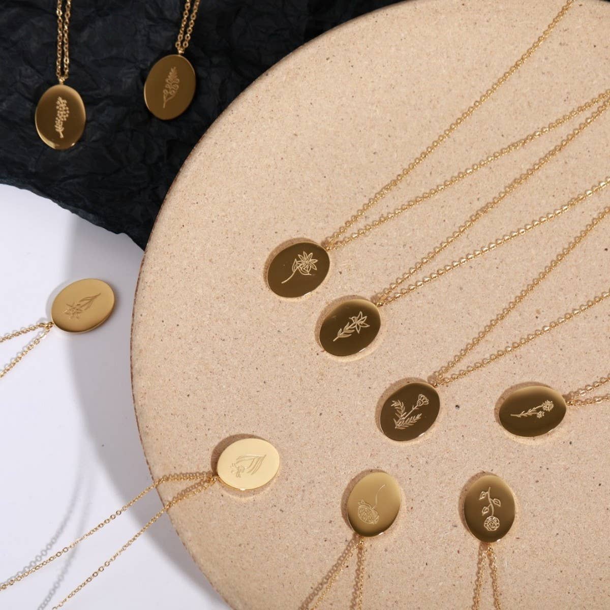 GOLD STAINLESS STEEL DECEMBER FLOWER NECKLACE_CWMM3778