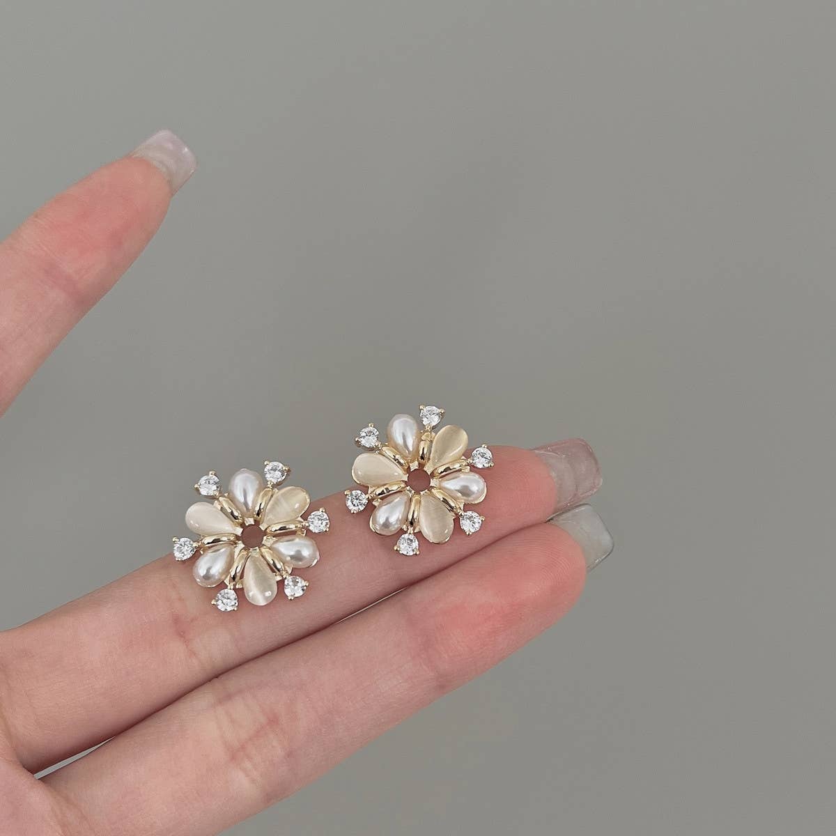 FASHIONABLE FLOWER ZIRCON STUD EARRINGS_CWAJE1333