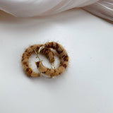 HONG KONG STYLE SHORT VELVET C HOOP EARRINGS_CWAJE2193