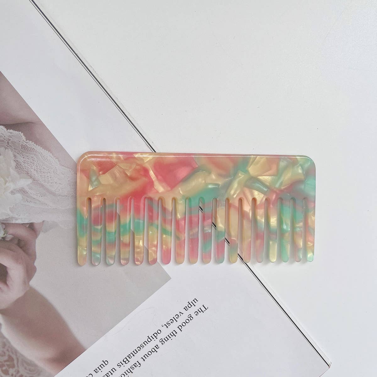 SIMPLE AND EXQUISITE PORTABLE COMB_CWMM1088