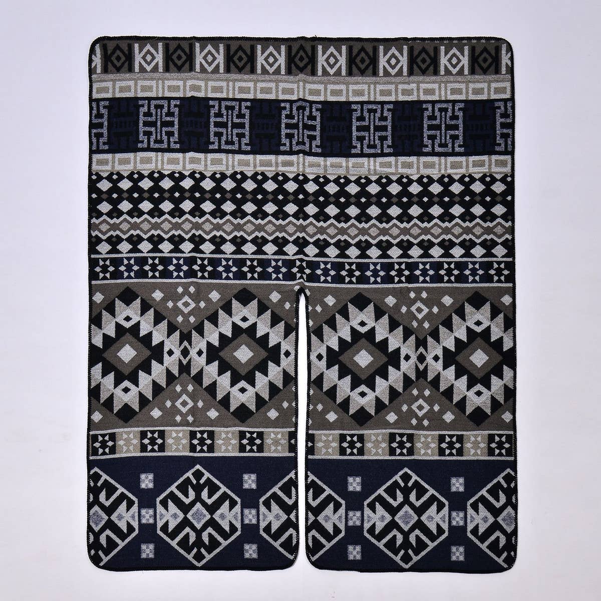 GEOMETRIC DIAMOND THICK WARM SHAWL_CWASC0956