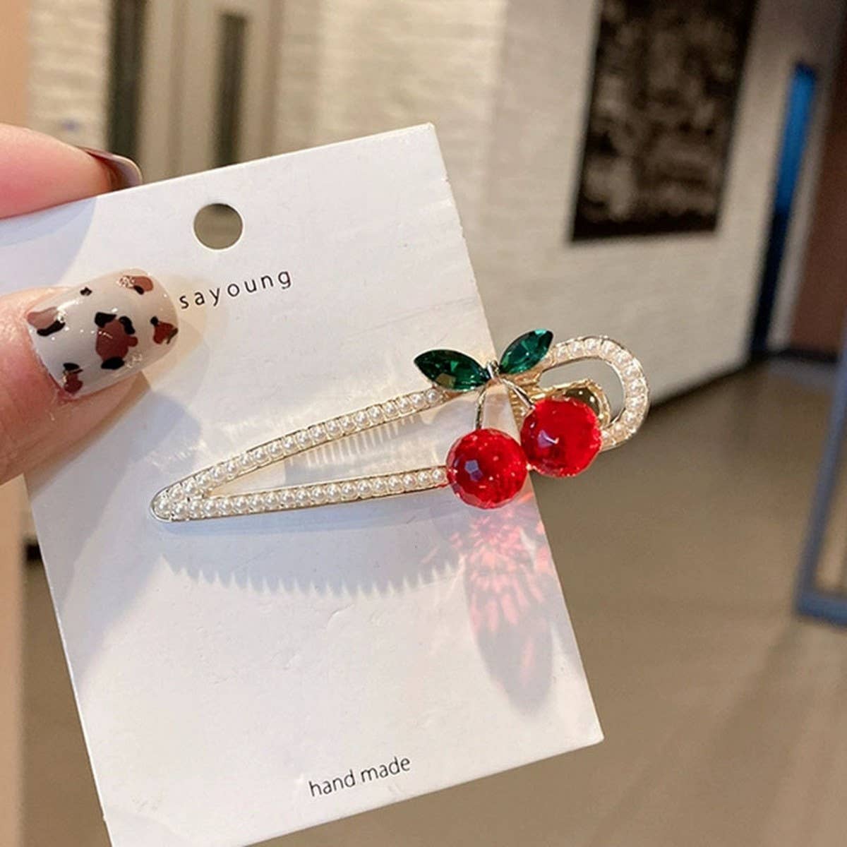 CHERRY PEARL DUCKBILL HAIR CLIP SPARKLY SIDE CLIP_CWAHA4773