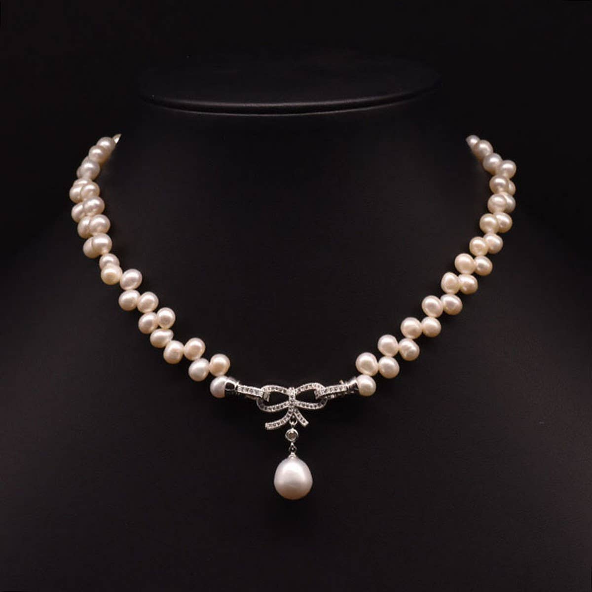 NATURAL FRESHWATER PEARL PETAL NECKLACE_CWAJE3824