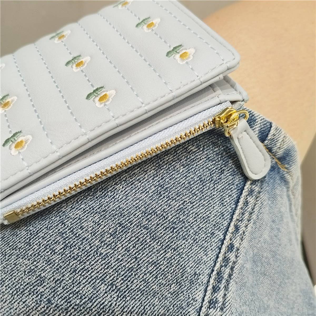 Cute Embroidered 2-Fold Wallet For Women_Cwab06256