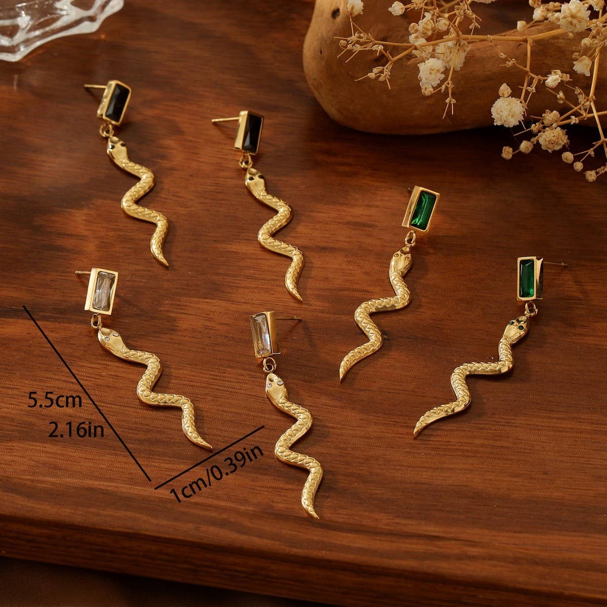 18K GOLD SNAKE SHAPED EARRINGS WITH DIAMONDS_CWMM3650