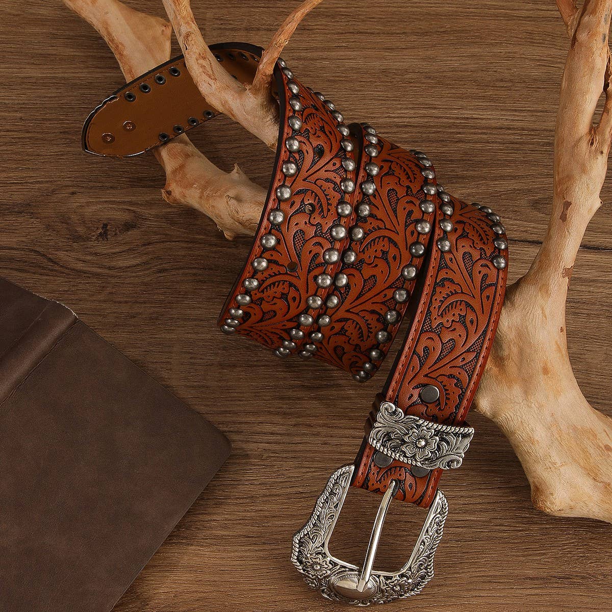 Metal Vintage Distressed Rivet Embossed Belt_Cwmm3954