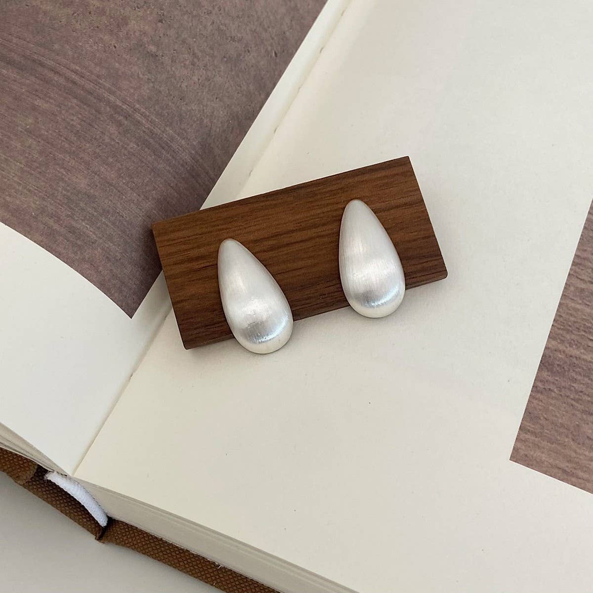 HIGH GRADE GOLDEN WATER DROP EARRINGS FOR WOMEN_CWAJE3122