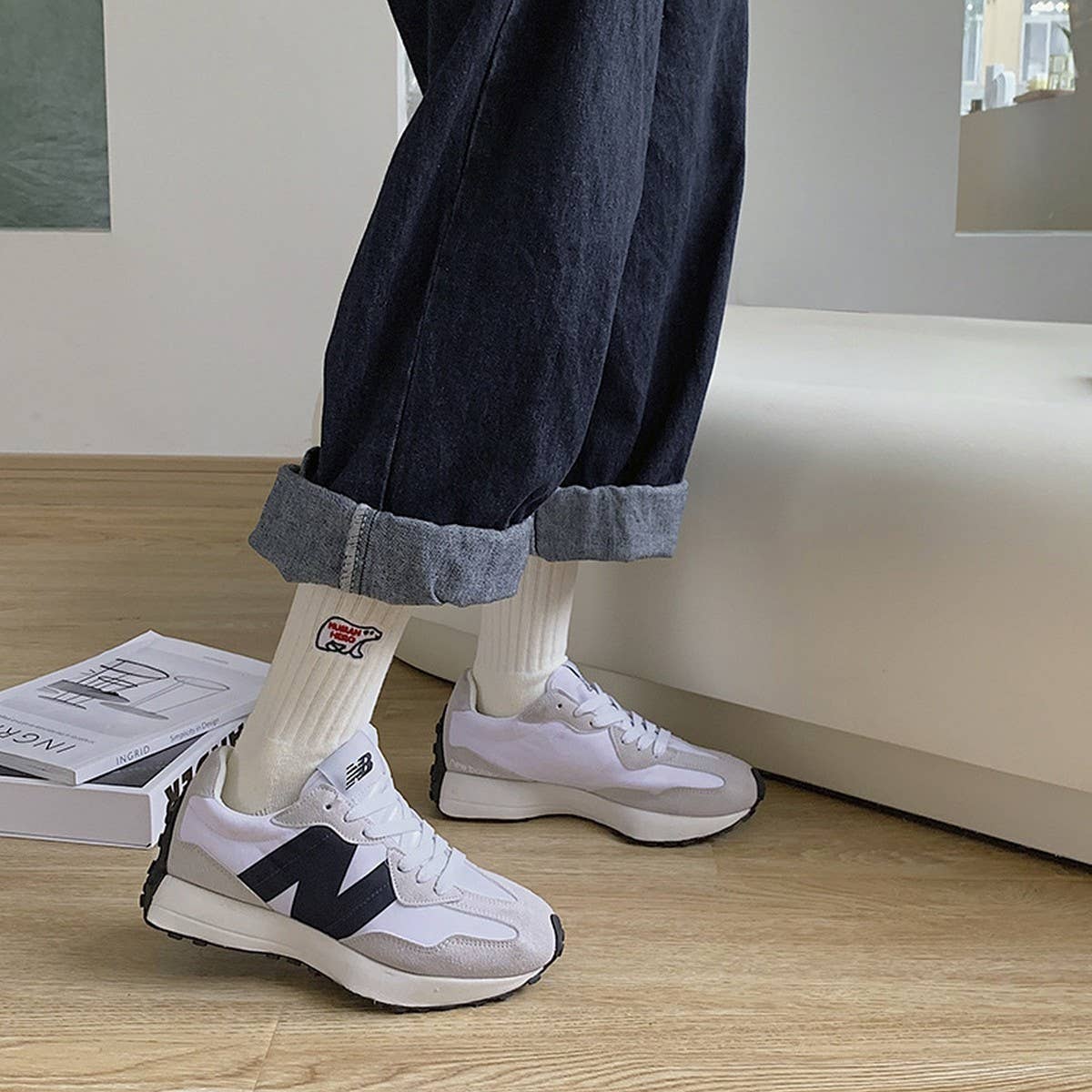 AUTUMN AND WINTER EMBROIDERED POLAR BEAR SOCKS_CWMS1052