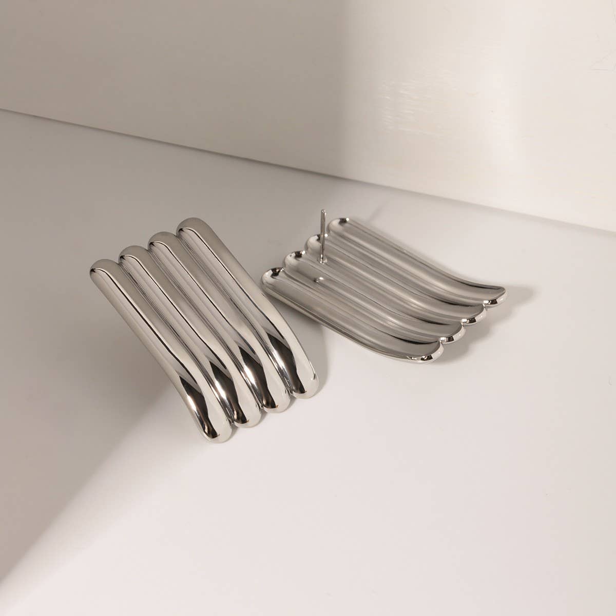 SIMPLE PERSONALITY HIGH END 18K GOLD EARRINGS_CWMM2351