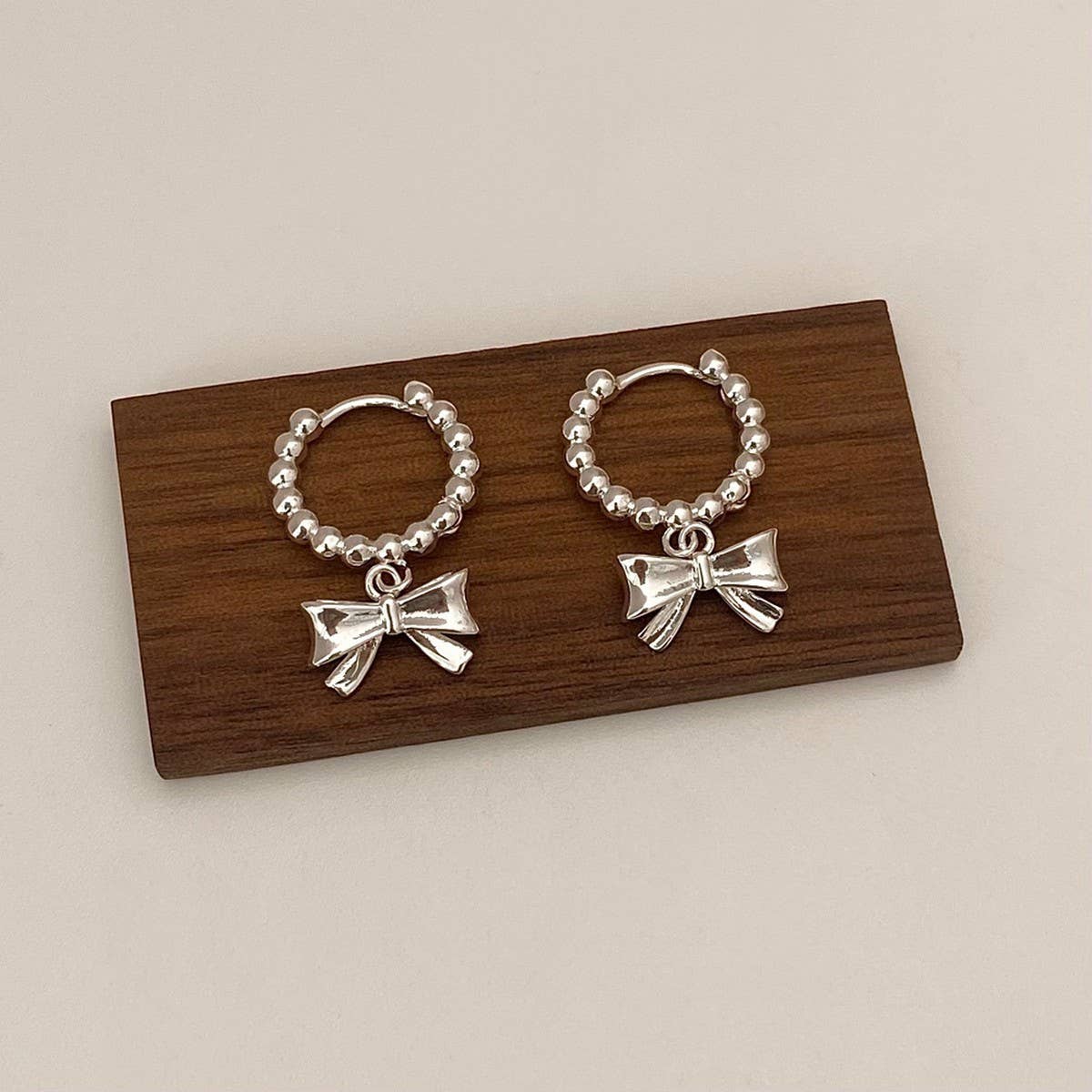 BOW FASHIONABLE AND ELEGANT EARRINGS FOR WOMEN_CWAJE2974