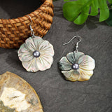 NATURAL BLACK SHELL TEMPERAMENT PETAL EARRINGS_CWMM4359