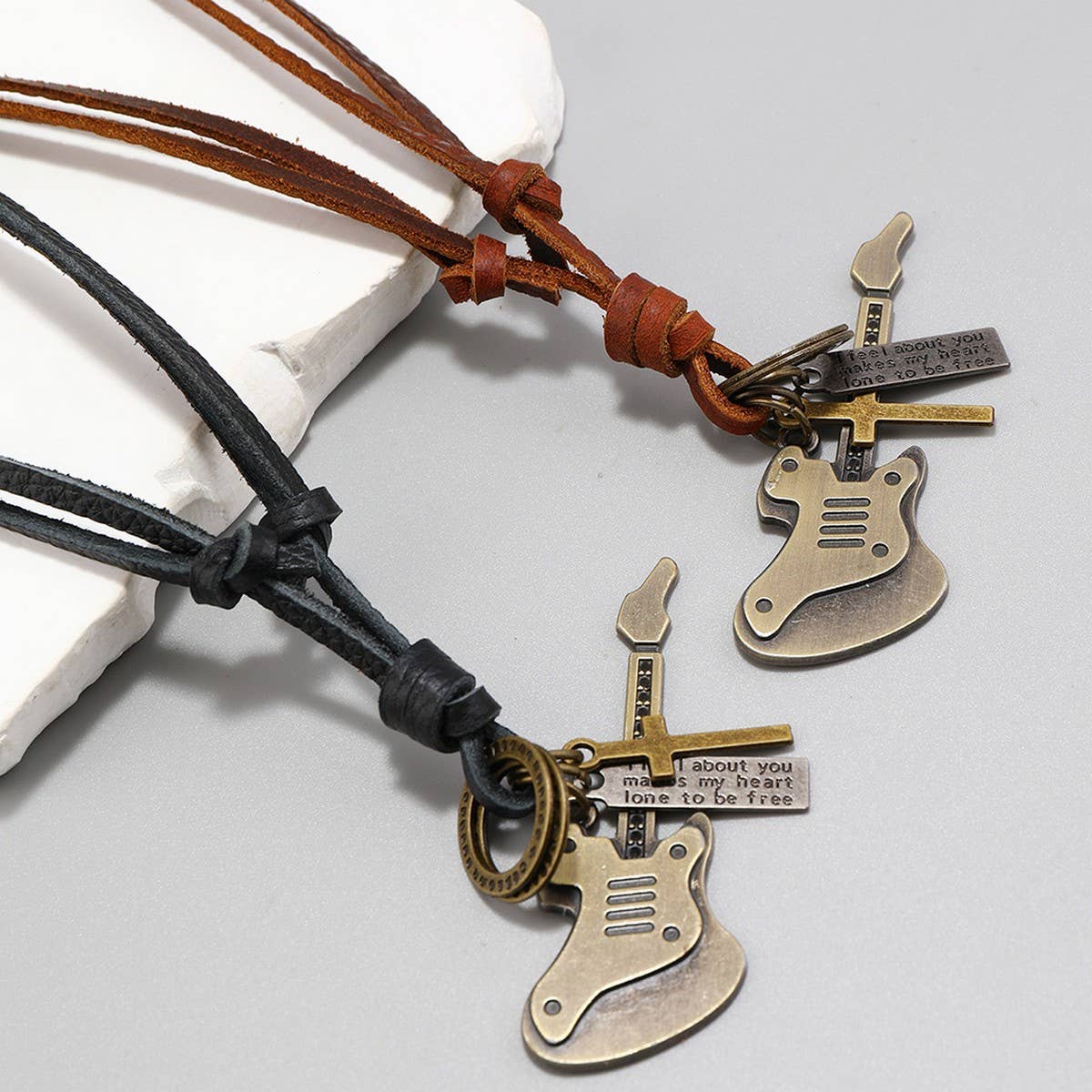 SIMPLE VINTAGE GUITAR PENDANT COWHIDE NECKLACE_CWMM4591