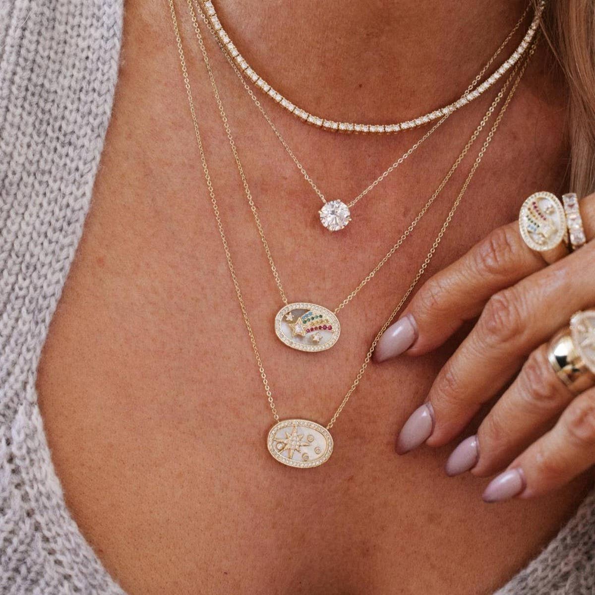 Womens Oval Lucky Charm Pendant Necklace_Cwmm3923