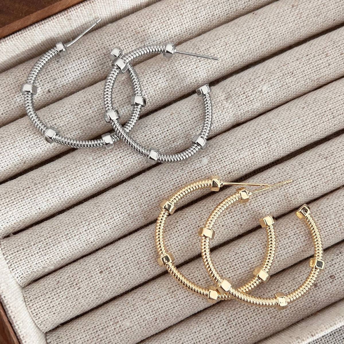 PERSONALIZED SCREW CAP CURVED EARRINGS_CWAJE1453