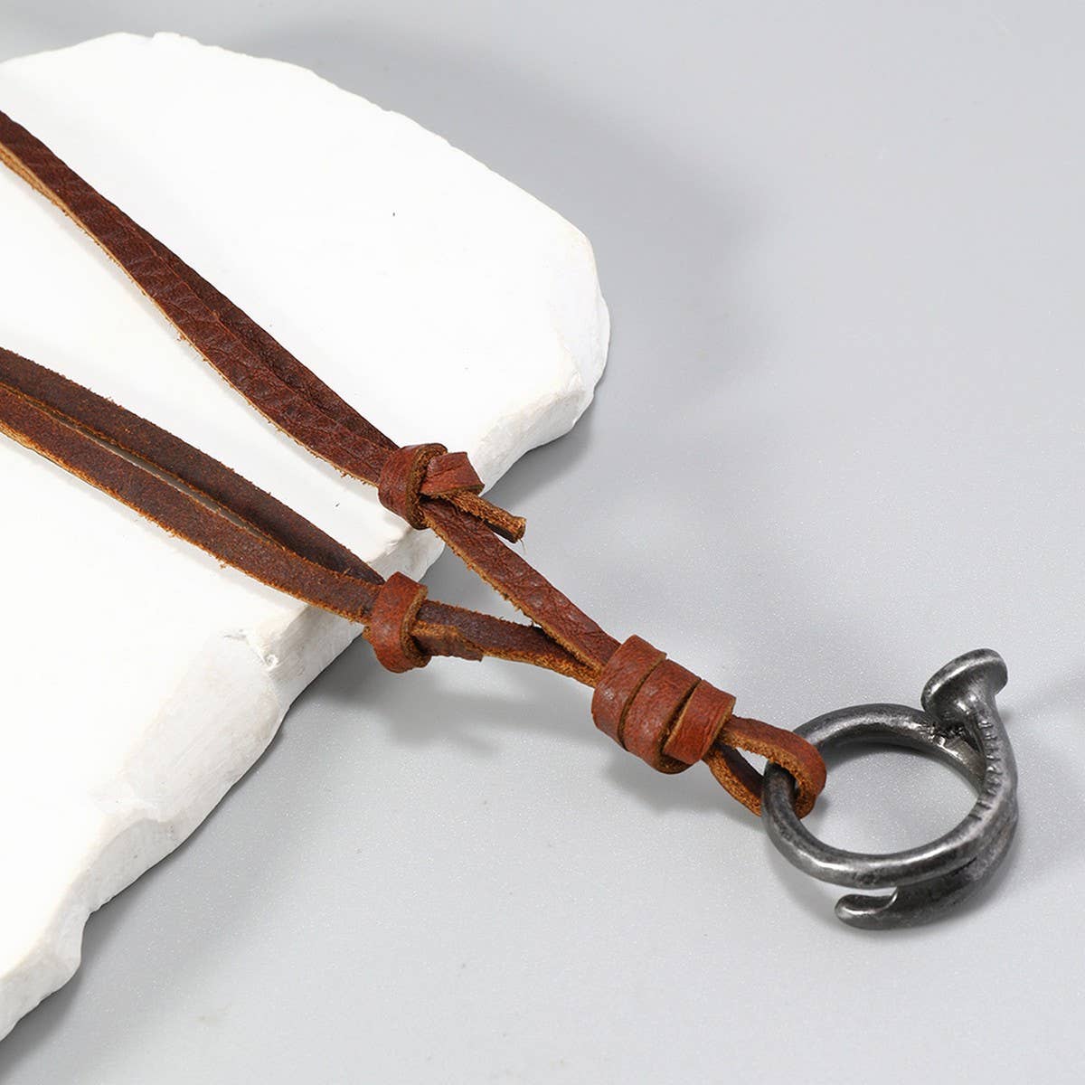 CREATIVE ADJUSTABLE VINTAGE COWHIDE NECKLACE_CWMM4592