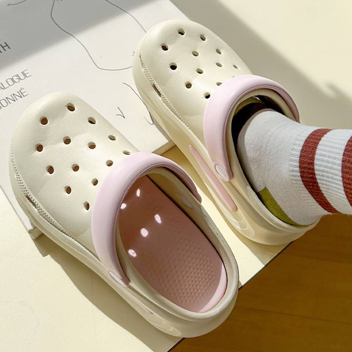 2024 NEW THICK SOLED NON SLIP HOLE SANDALS_CWSHS0821