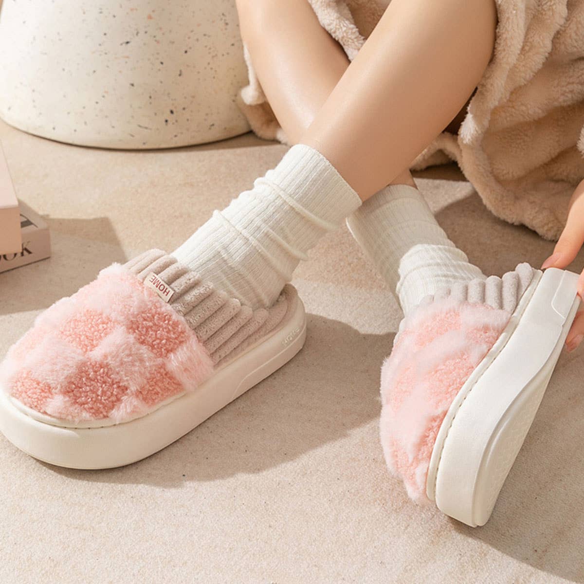 CHECKERED FUZZY WARM SLIPPERS COZY STYLISH_CWSHS0270