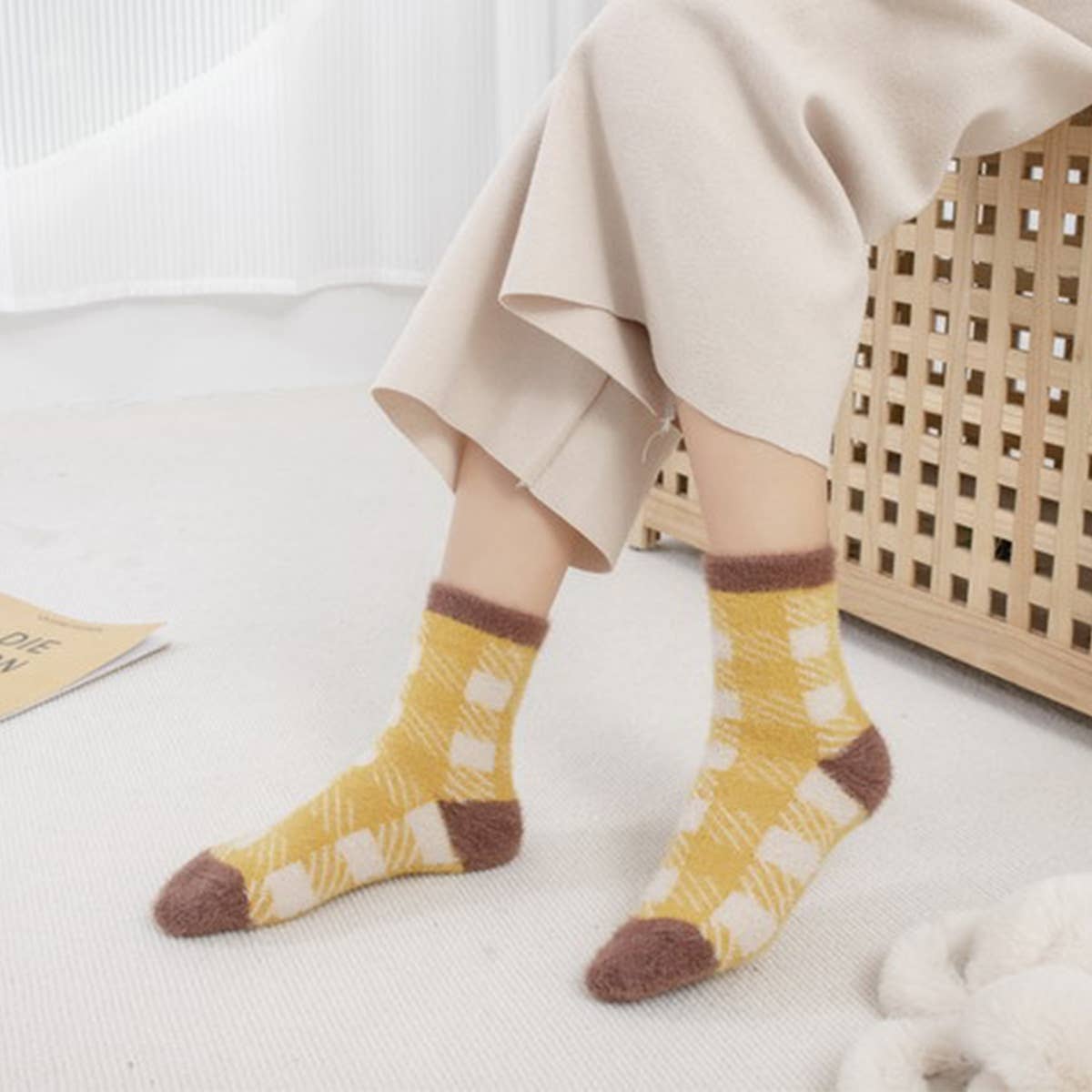 MID TUBE WINTER WARM PLUSH SLEEPING SOCKS_CWMS0969